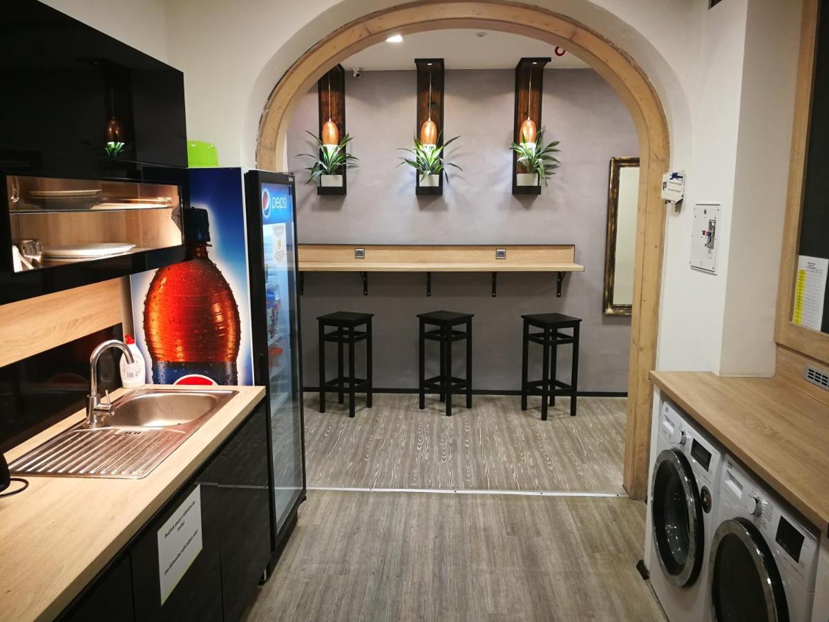 Chambre Double ou Lits Jumeaux avec Salle de Bains Commune