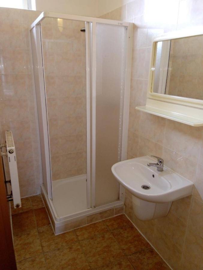 Chambre Triple avec Salle de Bains Commune