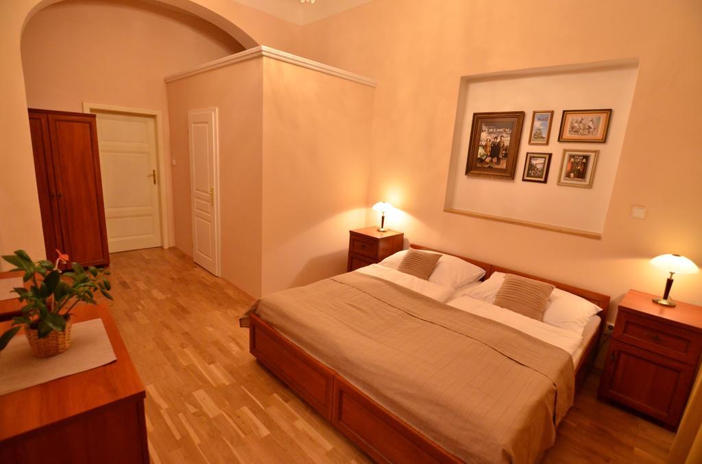 Chambre Double ou Lits Jumeaux avec Salle de Bains Privative