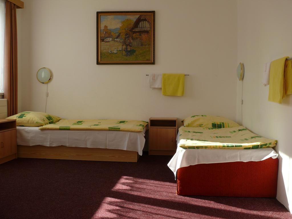 Chambre Triple avec Salle de Bains Commune