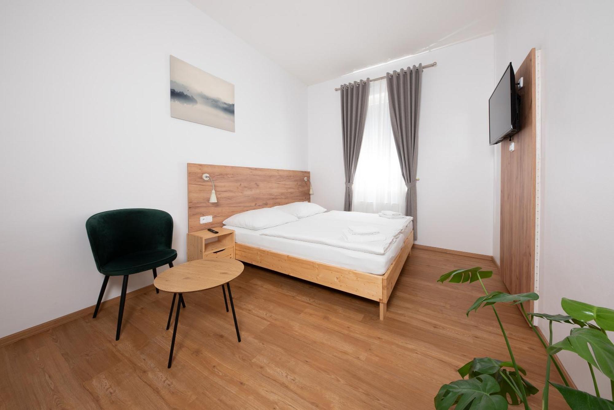 Chambre Double ou Lits Jumeaux avec Salle de Bains Privative