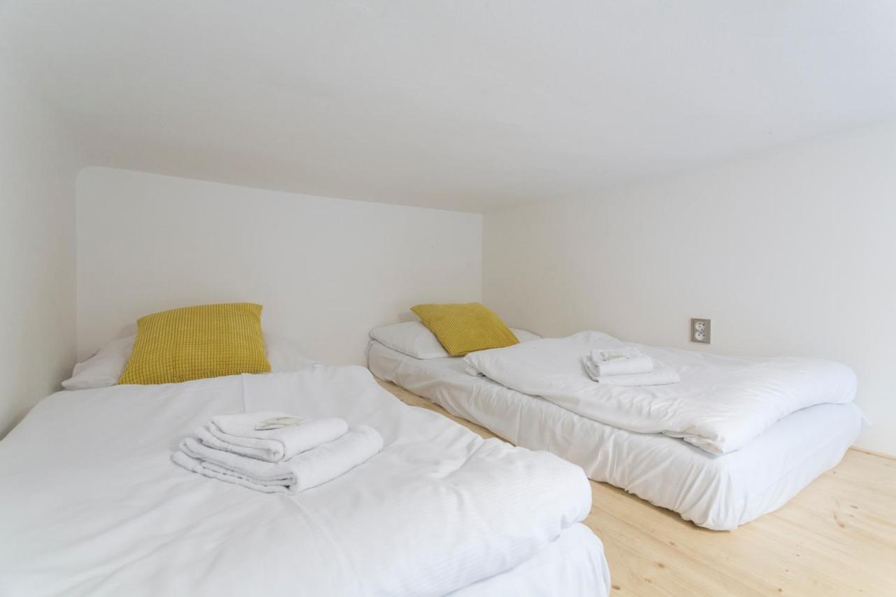 Chambre Lits Jumeaux avec Salle de Bains Commune